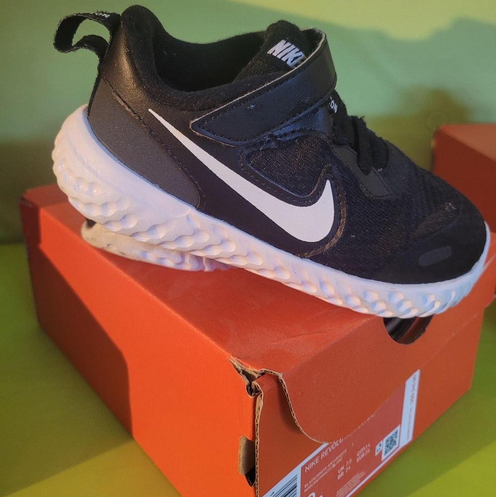 NIKE Revolution sneakers size 8C